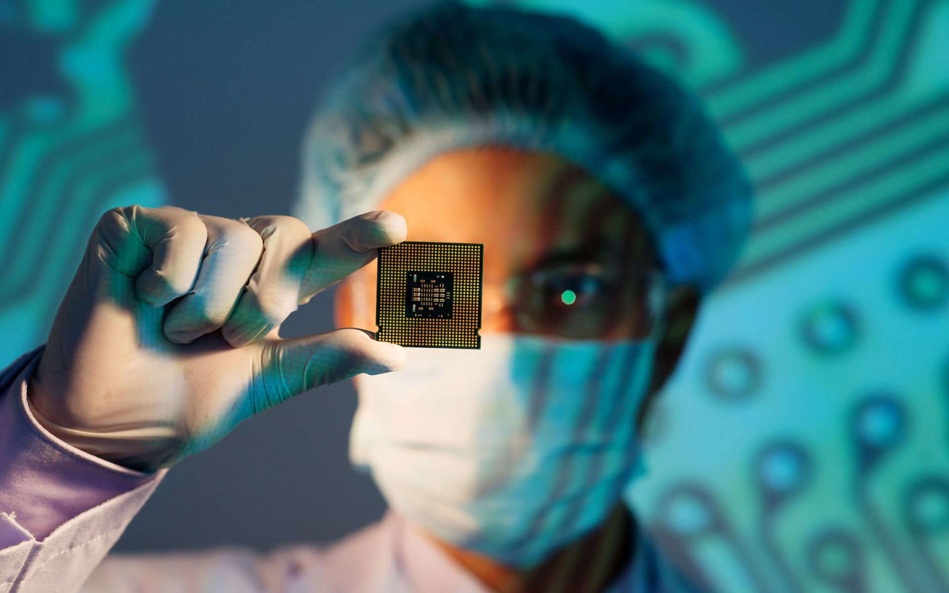 La storia dei microchip dalla loro creazione all'uso contemporaneo
